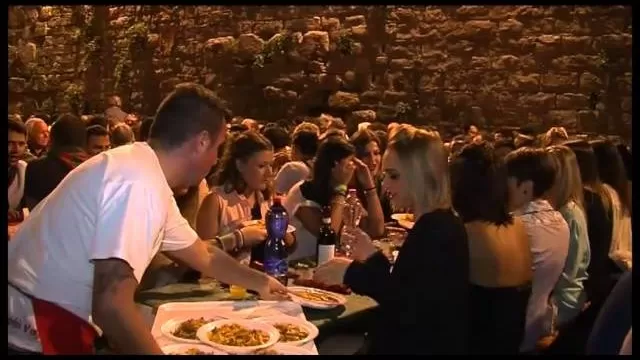 Porta Crucifera in festa in attesa della Giostra del Saracino - eEOxi_h1G_w