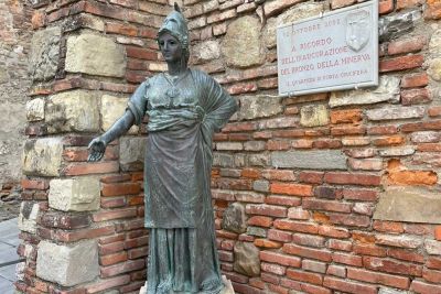 Uno schiaffo agli stupidi: La nostra Minerva è tornata al proprio posto