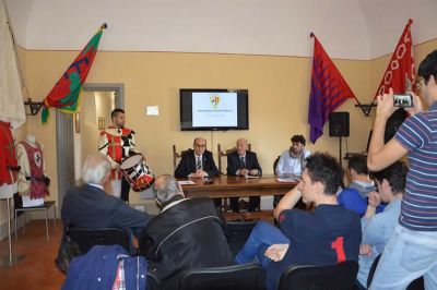 20 nuovi costumi dei musici degli sbandieratori