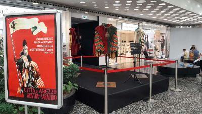 Al Centro * Arezzo gli abiti storici della Giostra di Novarese in esposizione