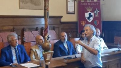 La lancia d'oro del cavallino